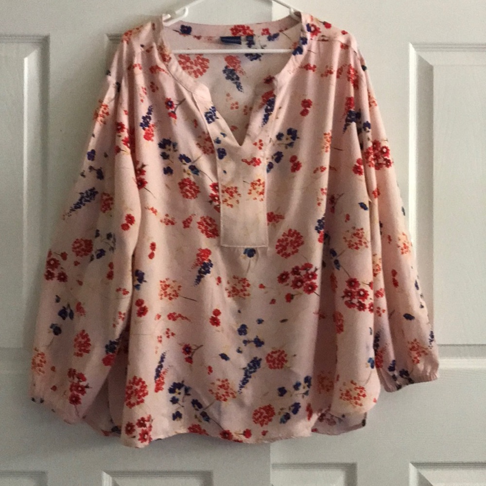 Northcrest pink floral top with curved shirttails
